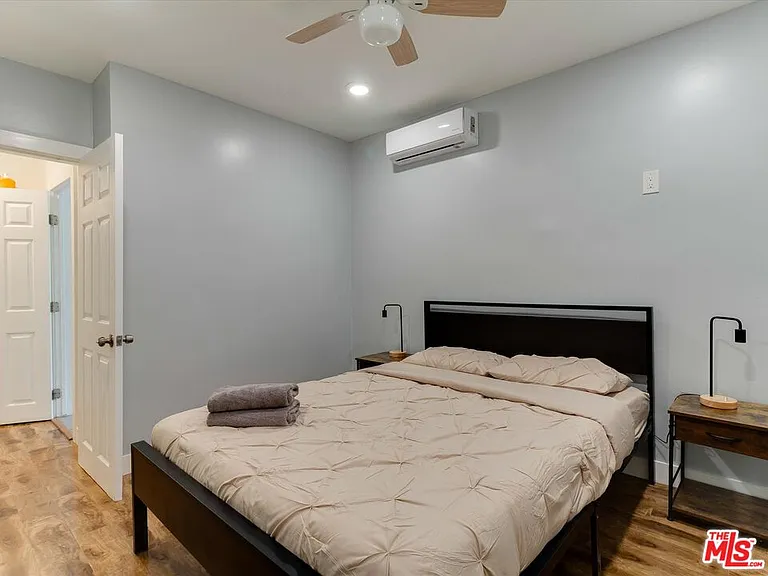 11472 Ventura Blvd #B — Photo 11