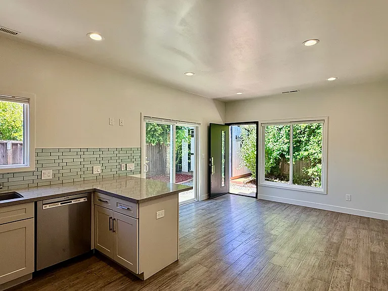 1111 Pippin Creek Ct — Photo 10