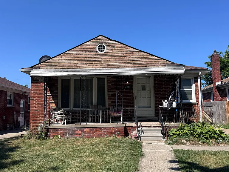 8227 Riverview St — Photo 1