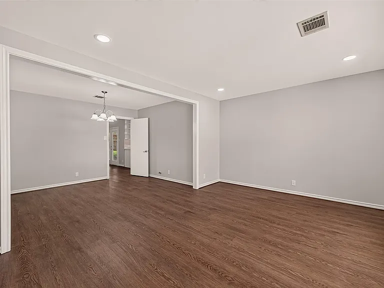 6727 Grovewood Ln — Photo 24