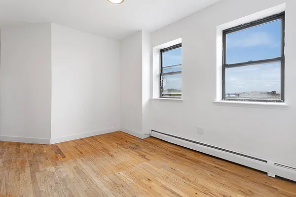 Rented by Safdie Realty Group | media 8