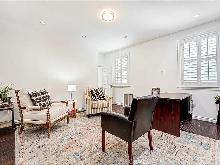 22450 Collins St — Photo 57