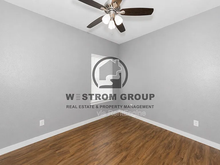 1501 Avenue E — Photo 16
