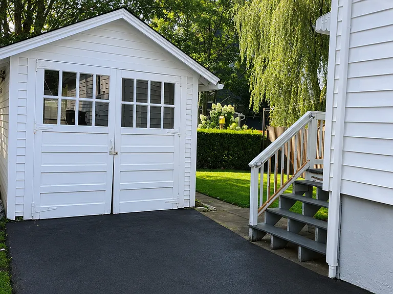 11 Creeland Ave — Photo 2