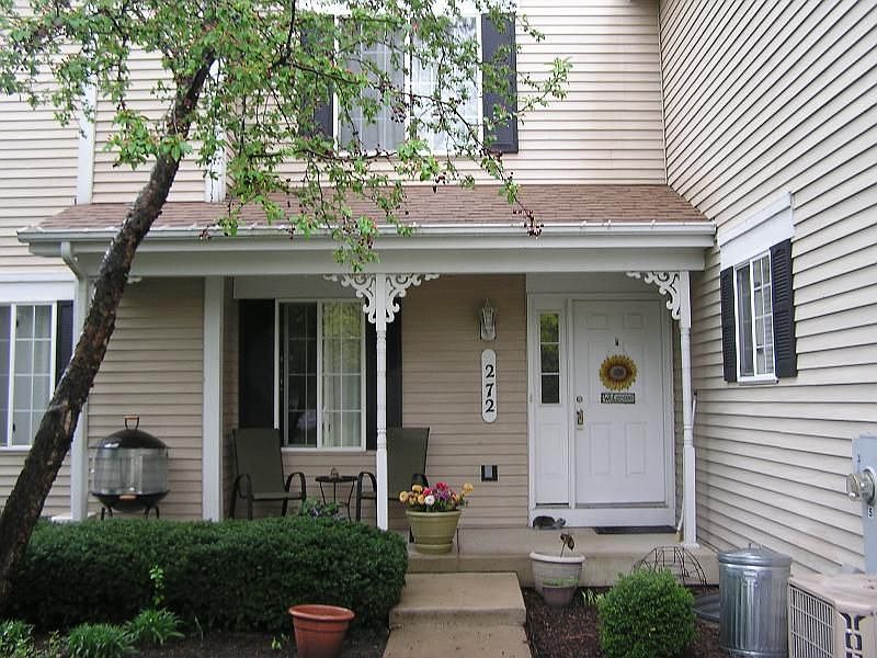 1st image of 272 Sandhurst Ln #272