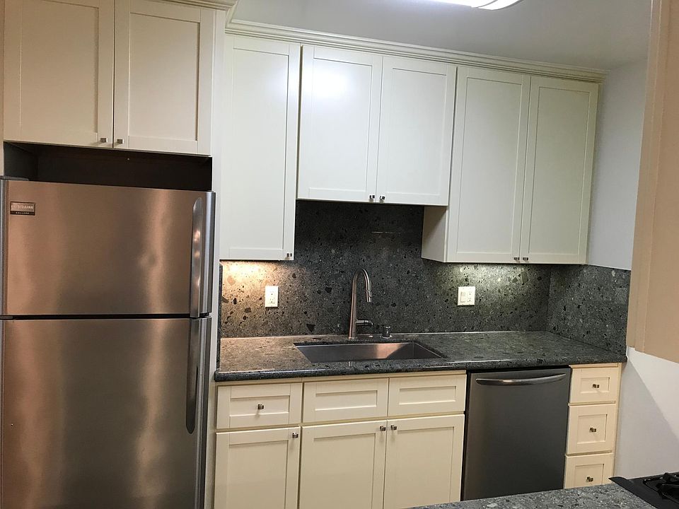 1st image of 1427 N Fuller Ave APT 1