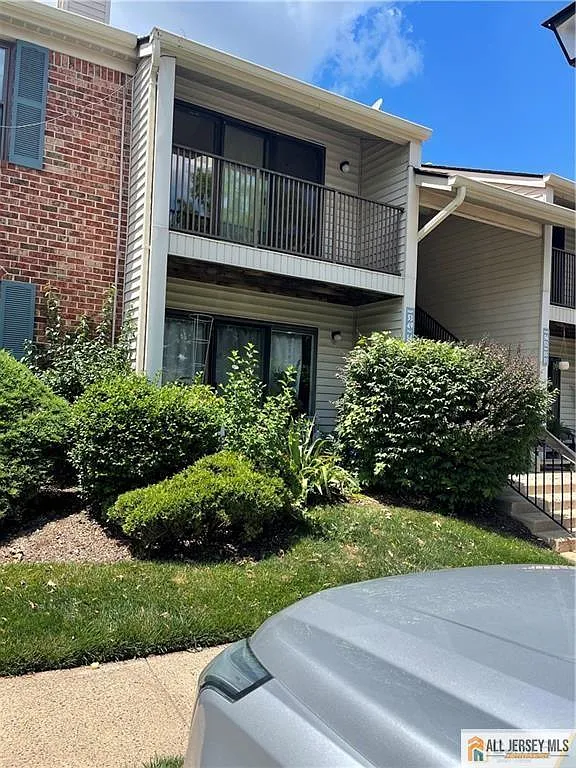 2 bed, 2.0 bath, 1138 sqft, $2,600 — Photo 1