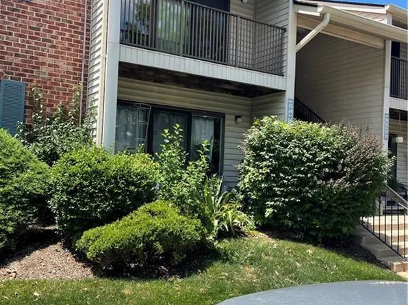 53 Taylor Dr, Franklin Park, NJ 08823