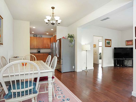 3rd image of 334 Pond Ln