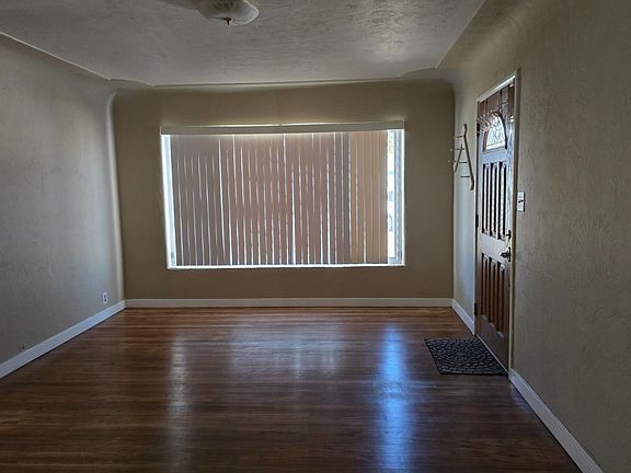 3rd image of 530 Locust Ave