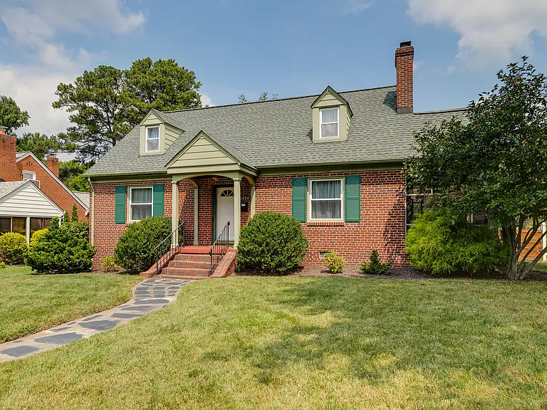 2424 Wedgewood Ave — Photo 1