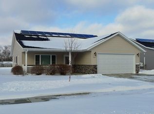 805 9th St, Charles City, IA 50616