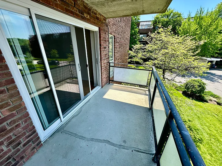44 Broadlawn Park — Photo 6