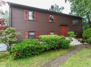 6 Hickory Ln, Smithfield, RI 02828