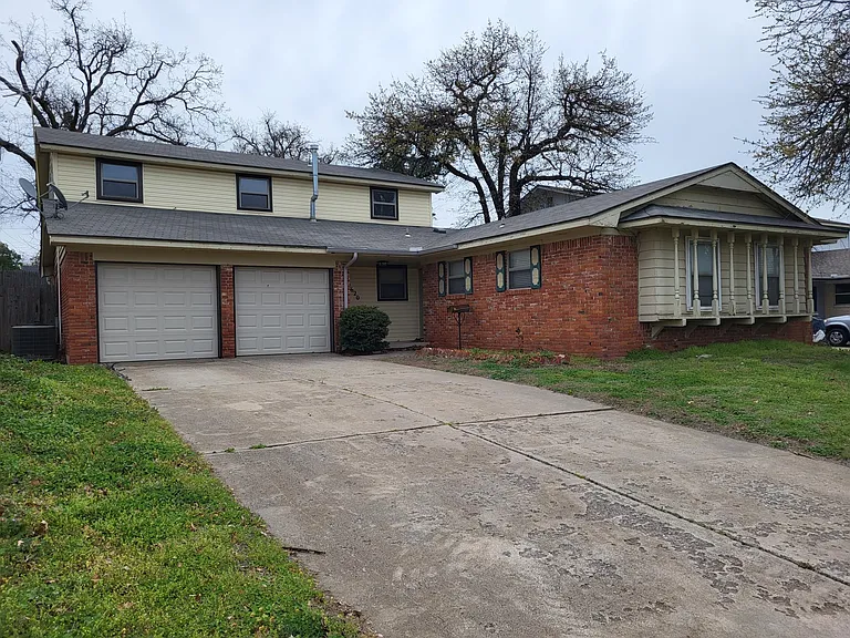 2620 N Brenda Ave — Photo 1