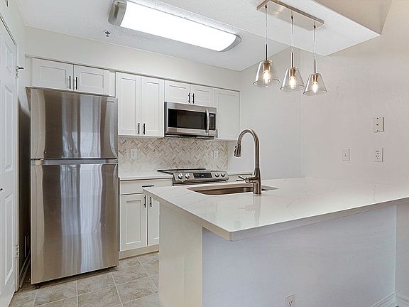 3rd image of 1504 Lincoln Way APT 214