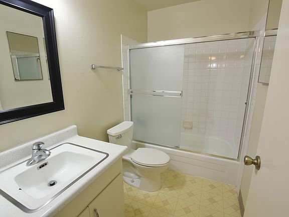 3rd image of 215 S 12th St APT 3