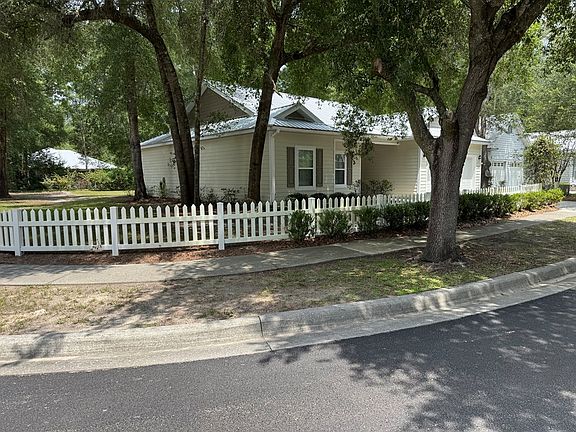 3rd image of 9249 Greenways Ln