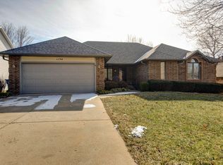 1134 W High Point St, Springfield, MO 65810
