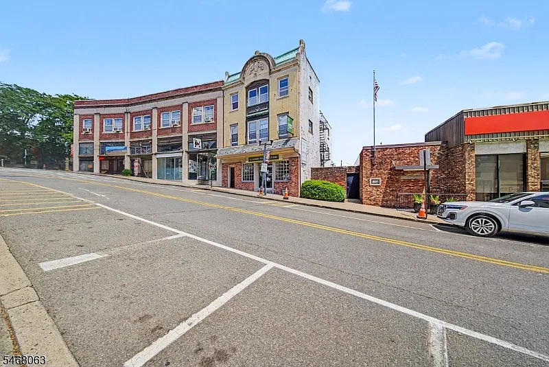 1 bed, 1.0 bath, $1,950 — Photo 2