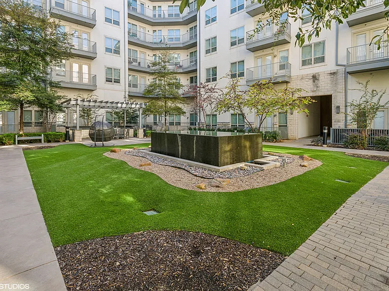 The Louis Las Colinas — Photo 22