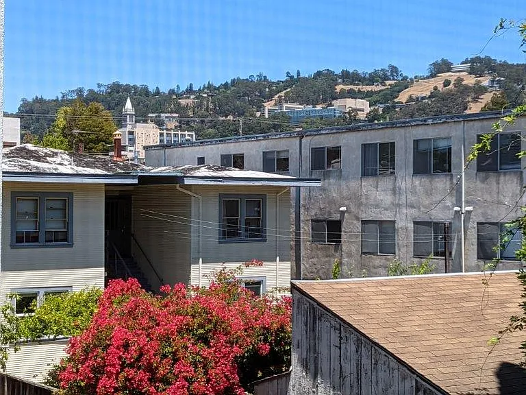 Vanguard Apartments — Photo 37
