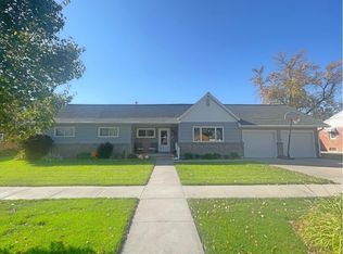 406 Oakland Ave, Elwood, NE 68937