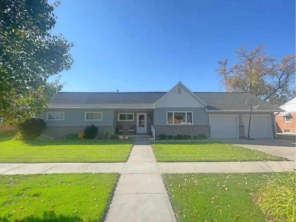 406 Oakland Ave, Elwood, NE 68937