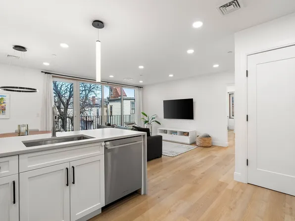 3171 Washington St #204, Jamaica Plain, MA 02130