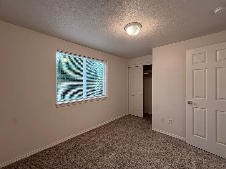 465 E Ellendale Ave — Photo 16