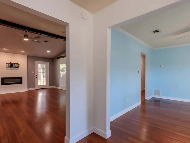 1387 Calcutta Dr — Photo 2