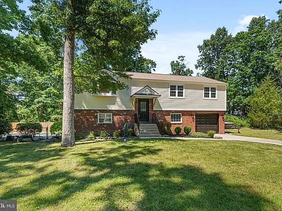 3rd image of 4 Cranberry Ct