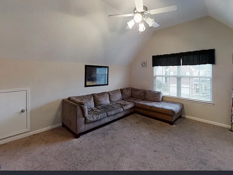 1113 Shire Dr — Photo 13