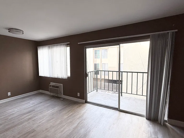 1209 N Kings Rd #209 — Photo 2