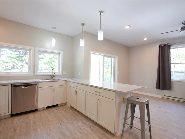 217 Columbia St — Photo 111