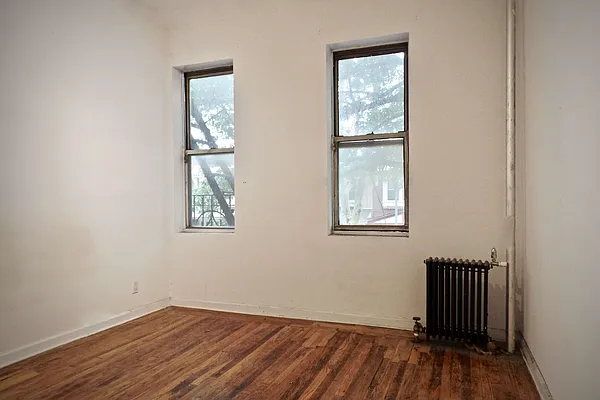 Rented by Albert Attias, LREB | media 11