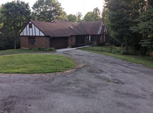 921 Katys Ln, Wilmington, OH 45177