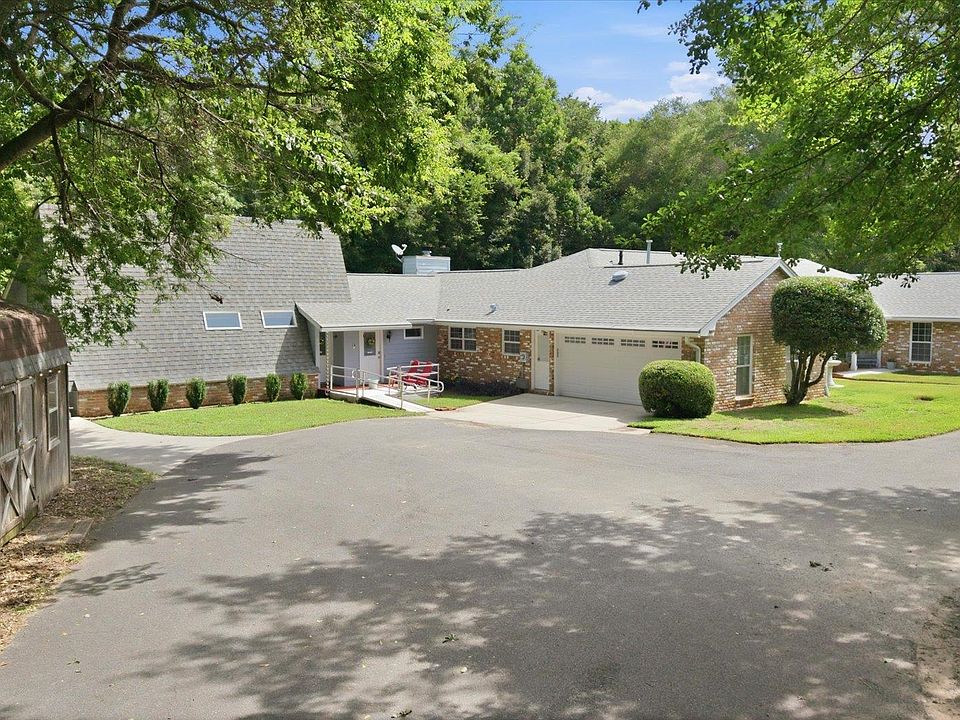 1st image of 210 Planters Cir