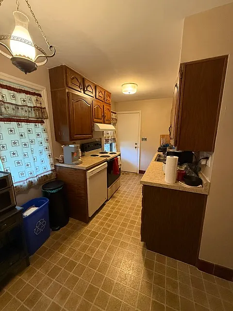 3 bed, 1062 sqft, $2,400 — Photo 3
