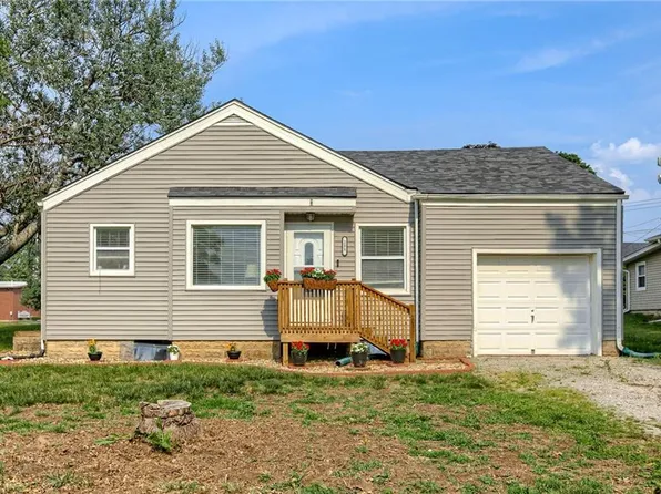 205 S Central St, Buckner, MO 64016