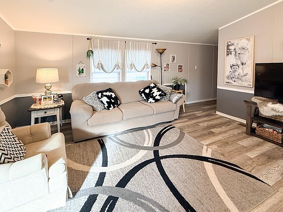 5th image of 167 Maple Ct