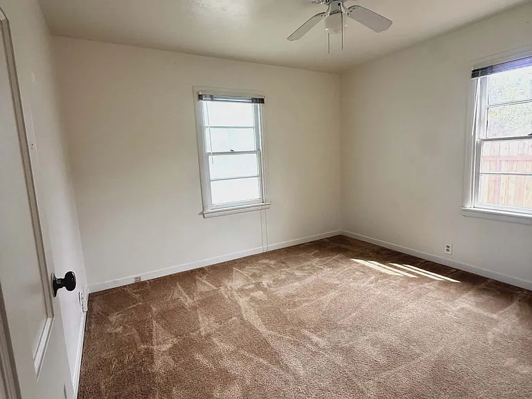 2585 Sierra Blvd — Photo 15