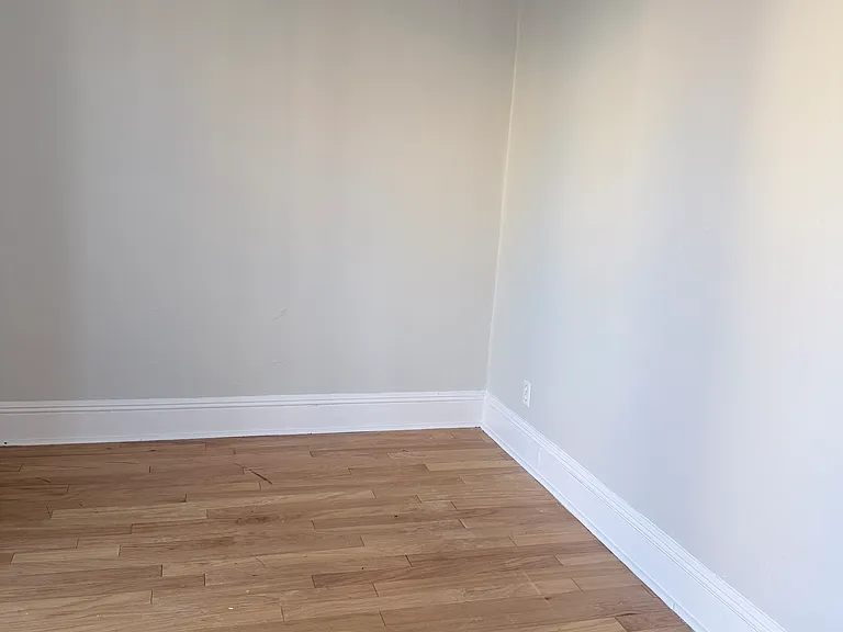 425-427 3rd Ave #B — Photo 32