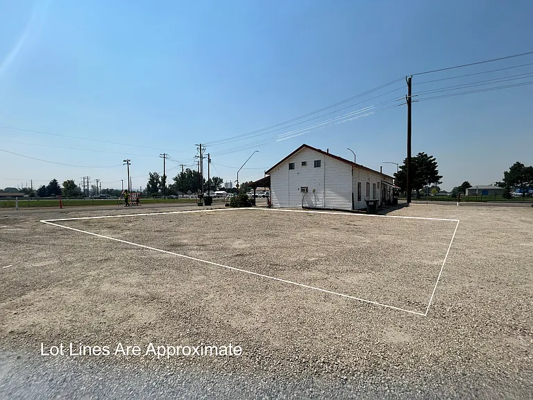 102 E 2nd St — Photo 3