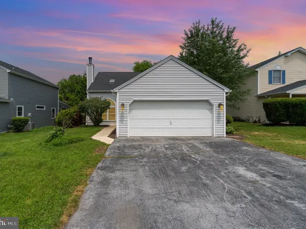 6076 Regent Dr, Harrisburg, PA 17112