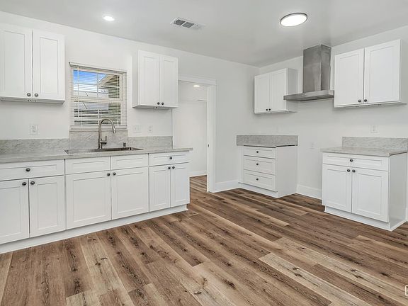 2nd image of 309 S Myrtle St