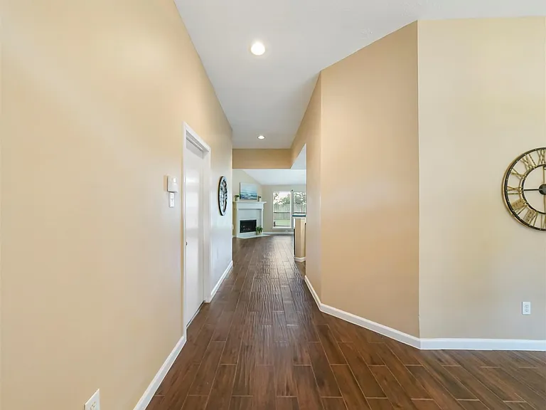 5219 Bay Pines Dr — Photo 3