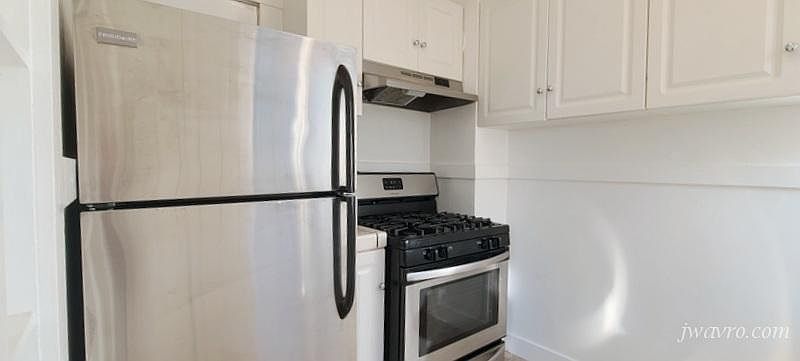 1st image of 901 Broderick St #4