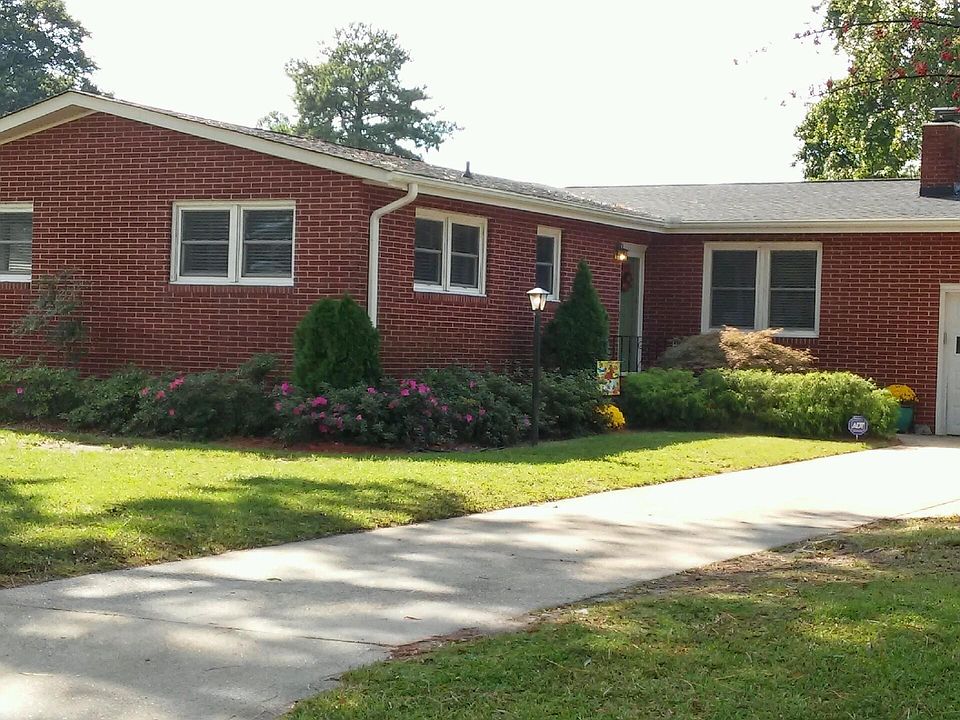 1st image of 3304 Lilac Dr