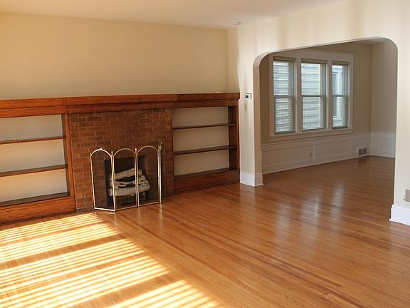 3rd image of 37 N Park Ave